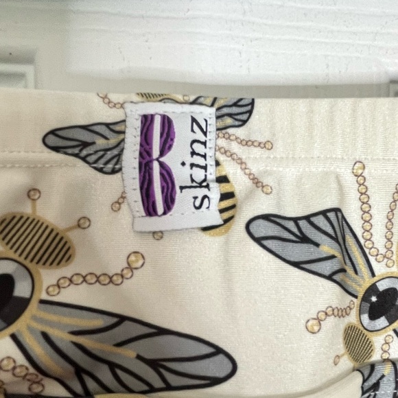 BSKINZ skort in Bee print - XL - Picture 5 of 5
